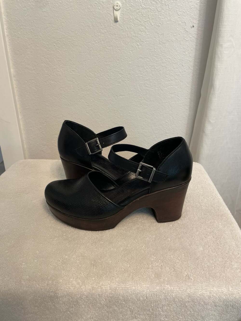 b.o.c. Black Perforated Platform Mary Jane Heels Size 8M
Strappy
Wedge
Y2K